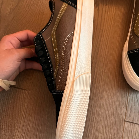 Vans - Picture 8 of 11